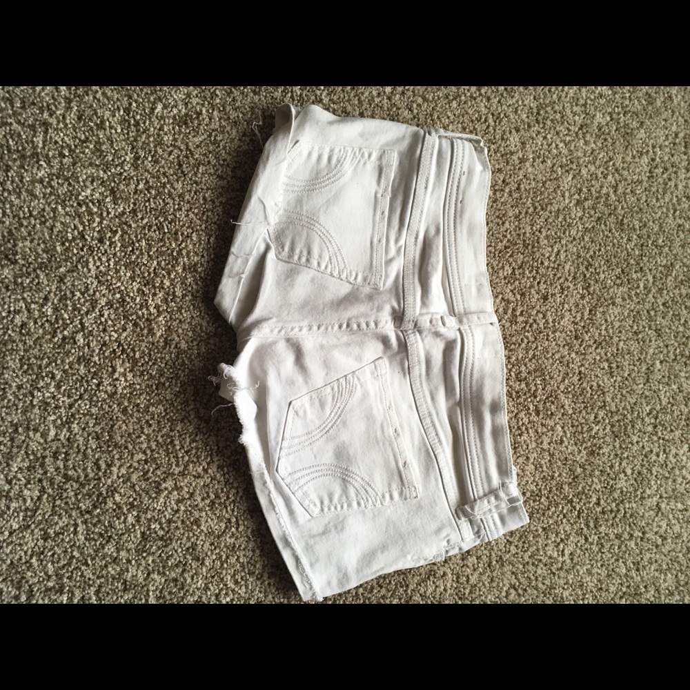 White Hollister shorts